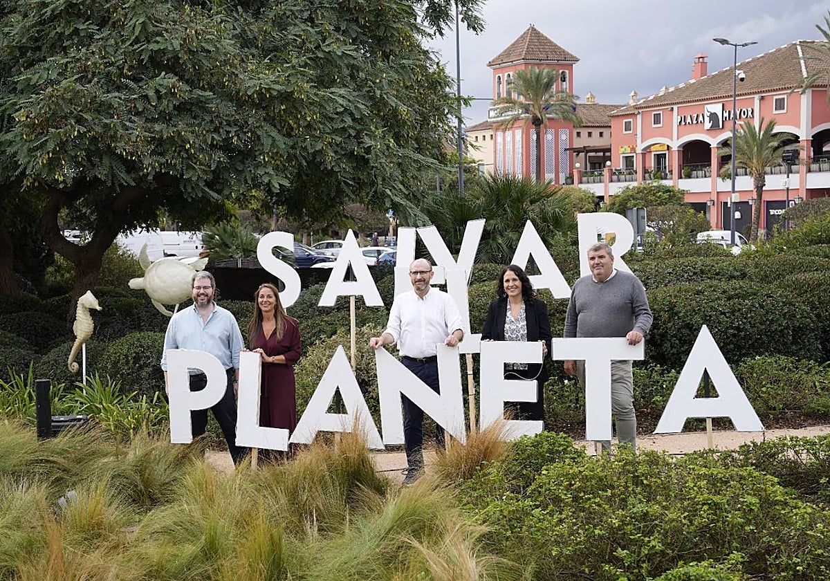 Los responsables de Plaza Mayor, en el photocall de la iniciativa.