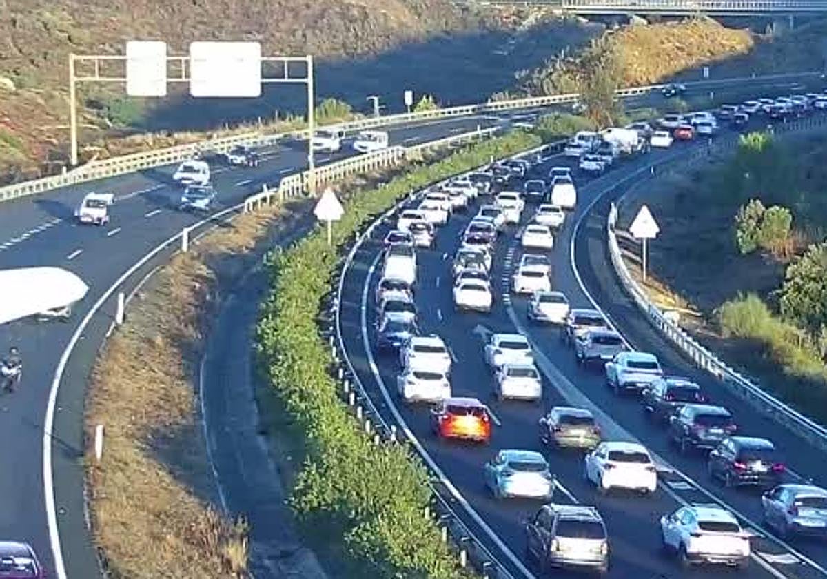 Imagen del atasco a las 8.20 horas según las cámaras de la DGT.