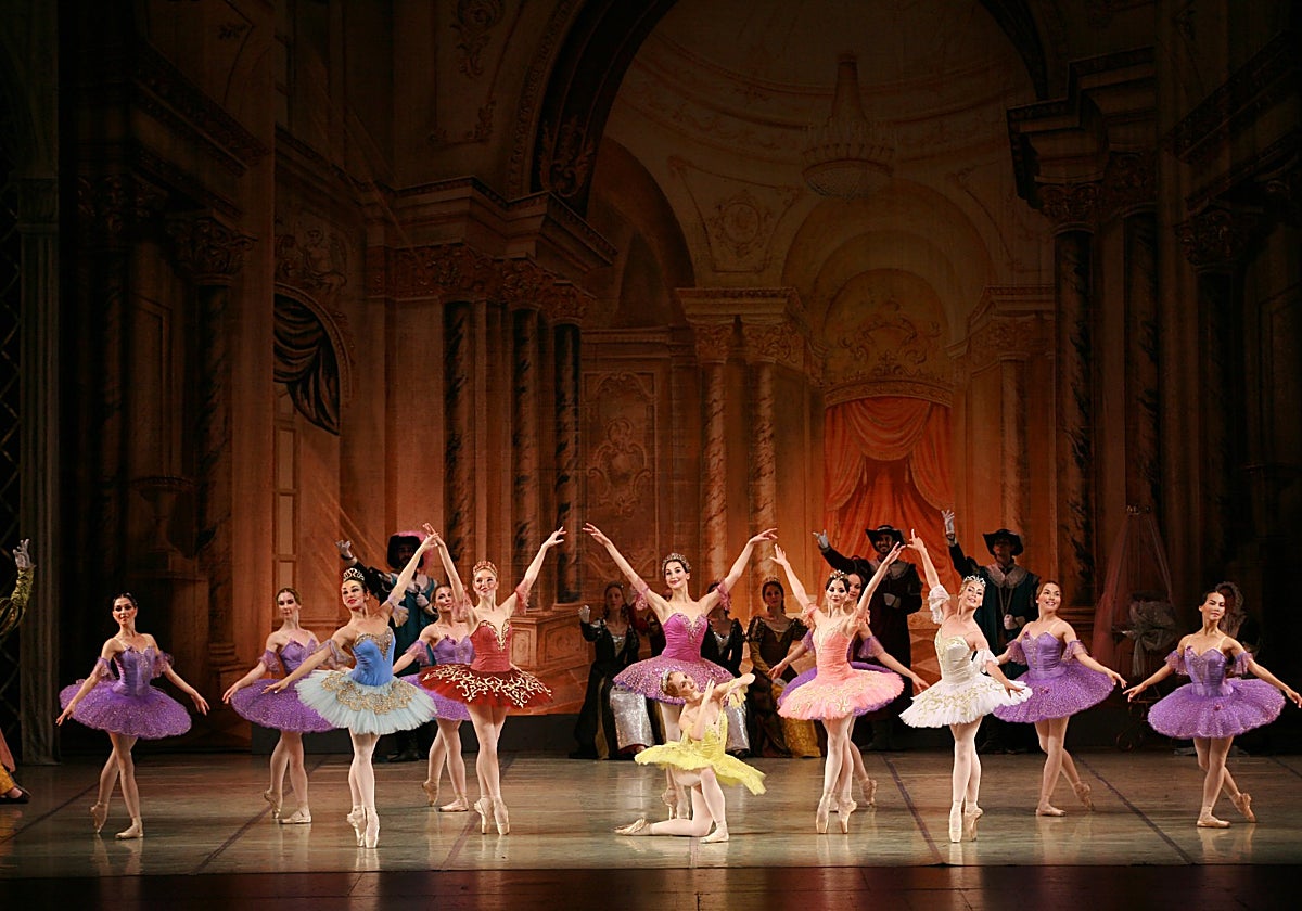 Bailarinas del Ballet de Kiev interpretando La Bella Durmiente de Tchaikovsky.