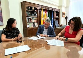 Firma del acuerdo de colaboración para la gestión de las colonias felinas.