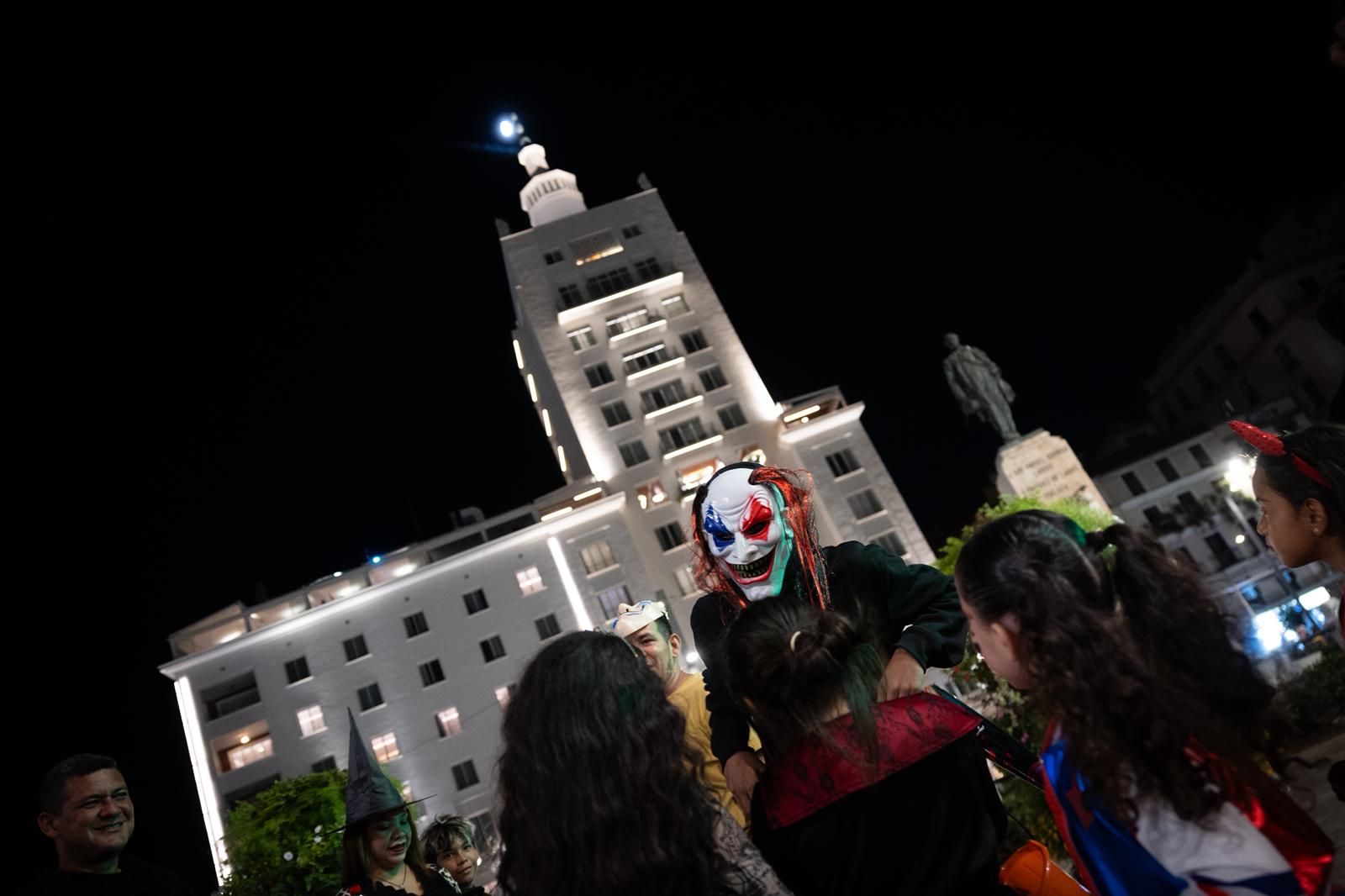 Muchos malagueños lucieron sus disfraces por las calles del Centro de Málaga