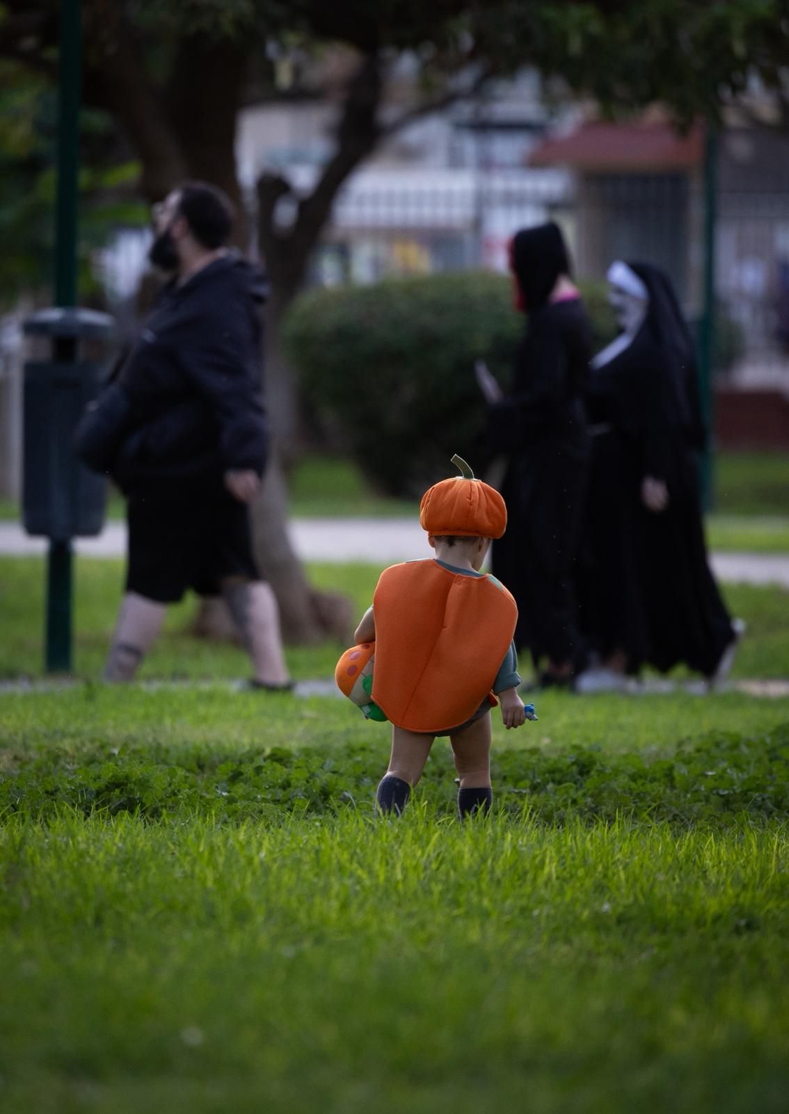 Ambiente de Halloween en el parque de Huelin