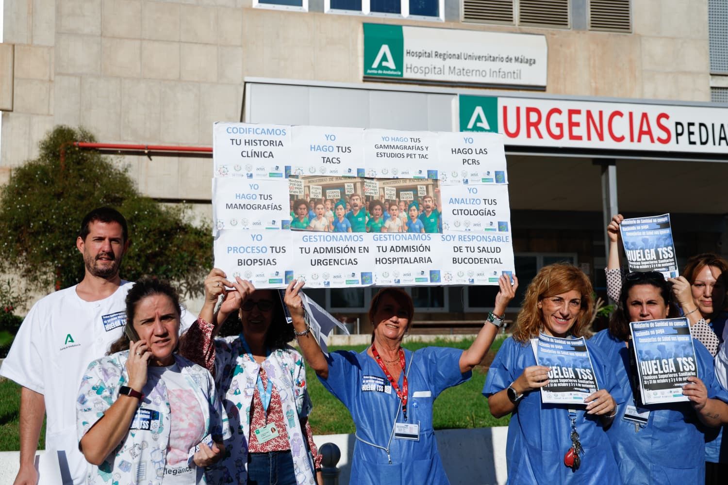 La huelga de técnicos superiores sanitarios en Málaga, en imágenes