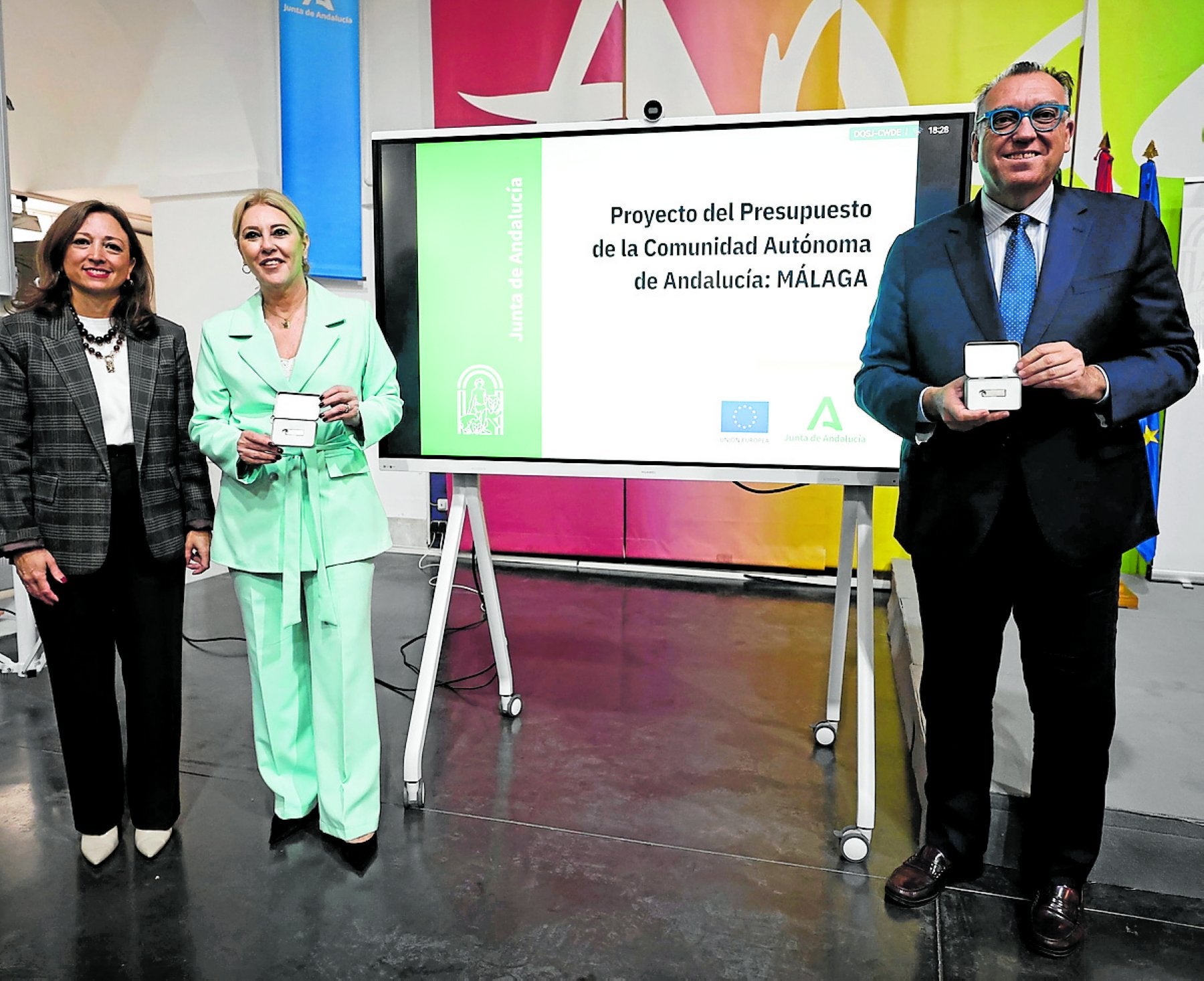 Arturo Bernal, Carolina España y Patricia Navarro, en la presentación del los presupuestos. salvador salas