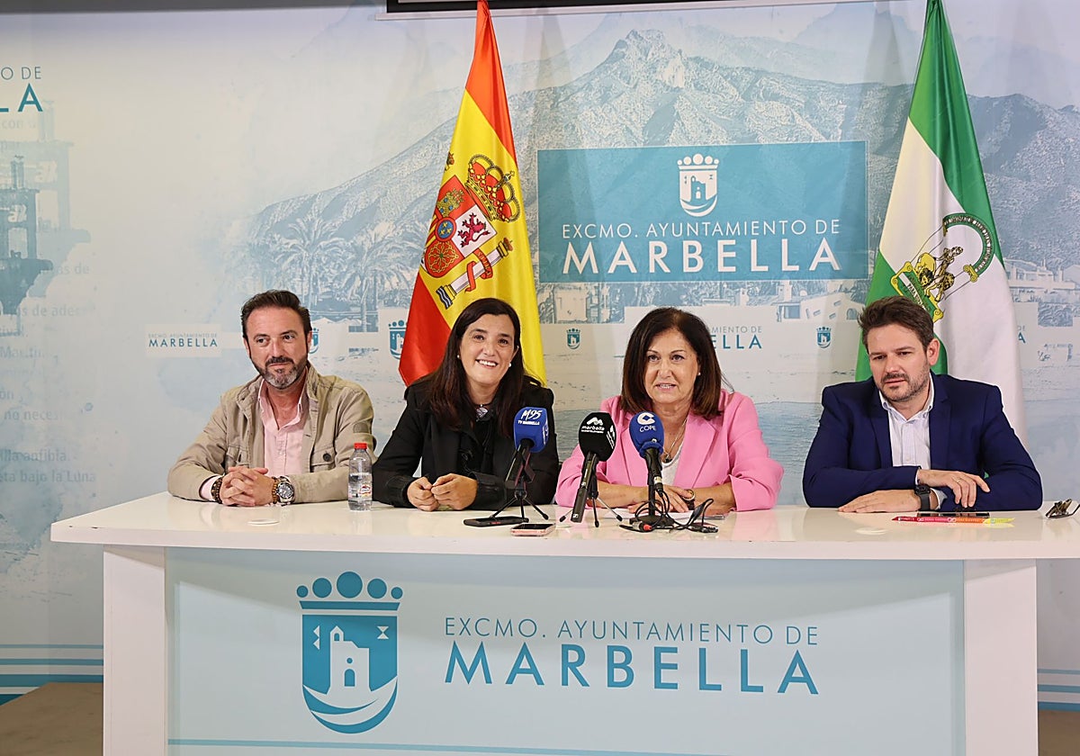 La directora general de Cultura, Carmen Díaz, y la presidenta de la asociación 'Desde siempre y para siempre', María Ángeles Martos, ha presentado el evento.