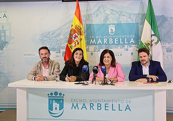 La directora general de Cultura, Carmen Díaz, y la presidenta de la asociación 'Desde siempre y para siempre', María Ángeles Martos, ha presentado el evento.