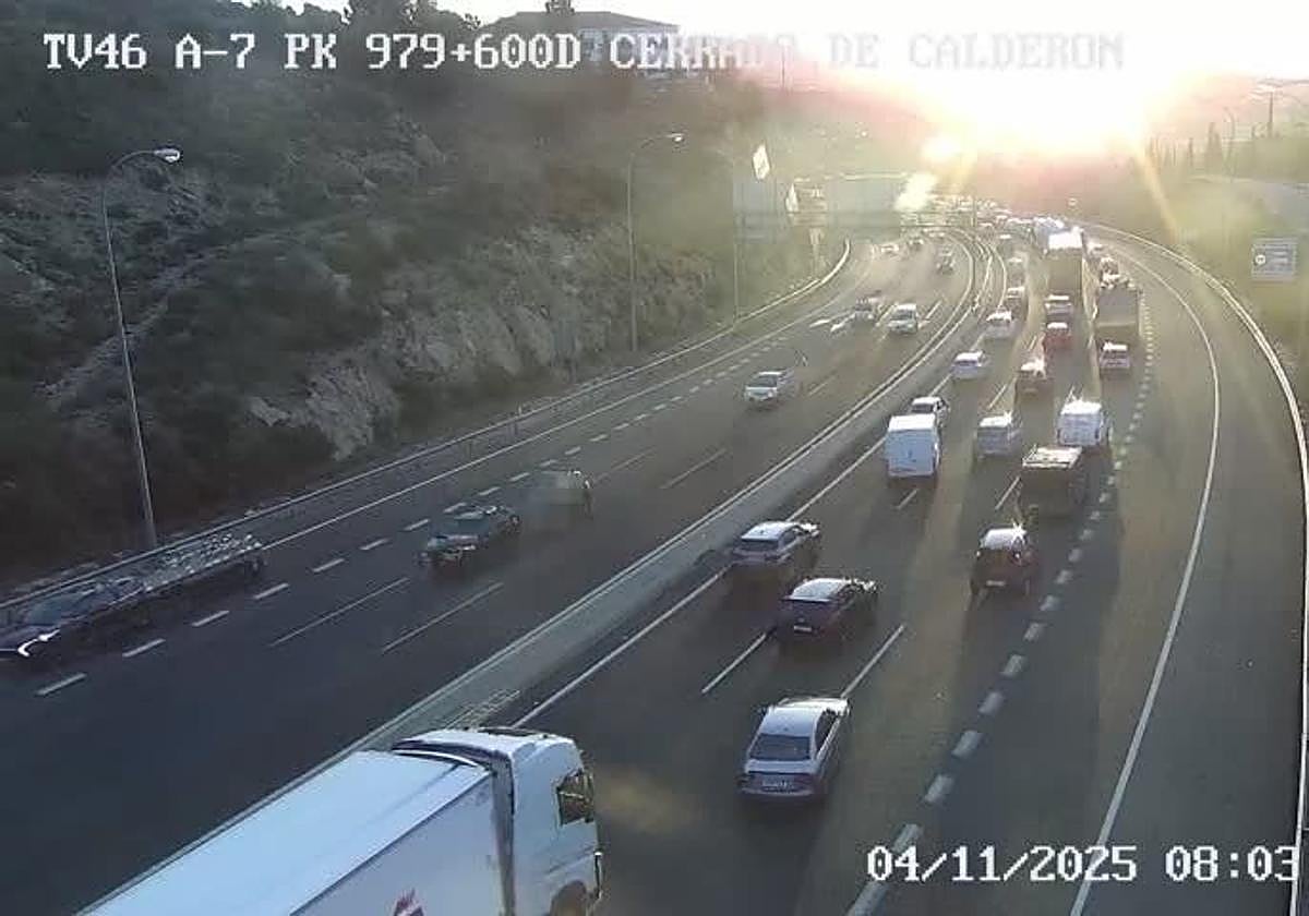 Imagen de la caravana registrada en la A-7, a la altura de El Palo.