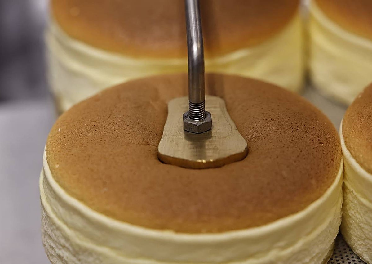Imagen secundaria 1 - Proceso que siguen en Mokomo a la hora de servir las tartas.