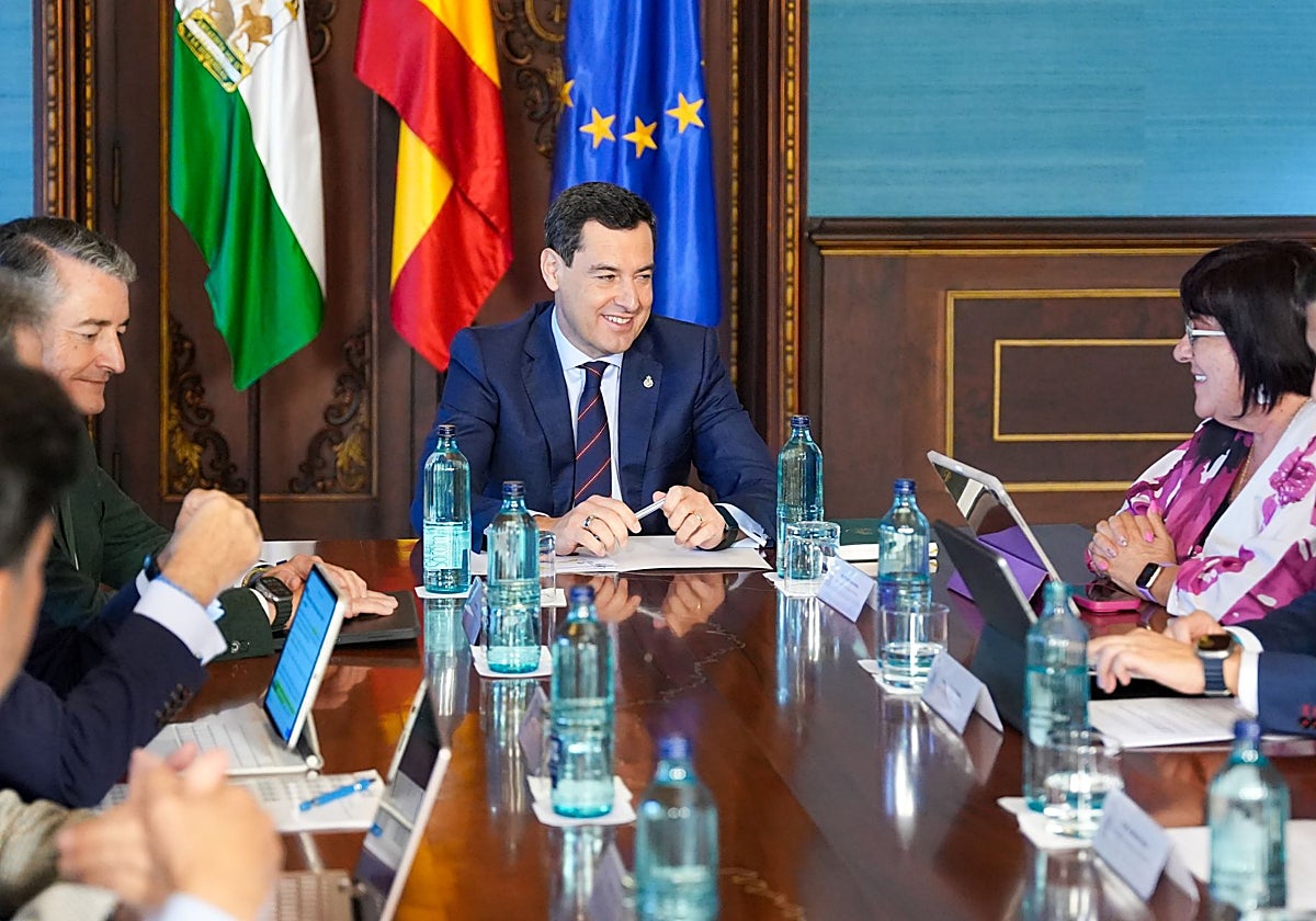 Juanma Moreno y Antonio Sanz se reunieron este miércoles con el Consejo Andaluz de Enfermería.