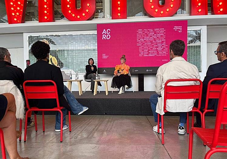 Sara Sarabia y Verónica Ruth Frías en la presentación de ACRO.