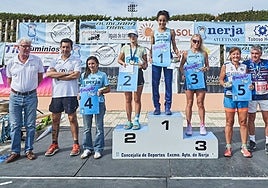 Podio del trail femenino en la modalidad de 23 kilómetros.