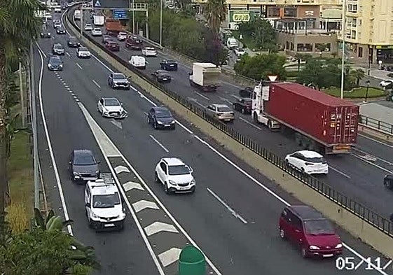 Imagen de la circulación por la A-7 a la altura de Las Lagunas