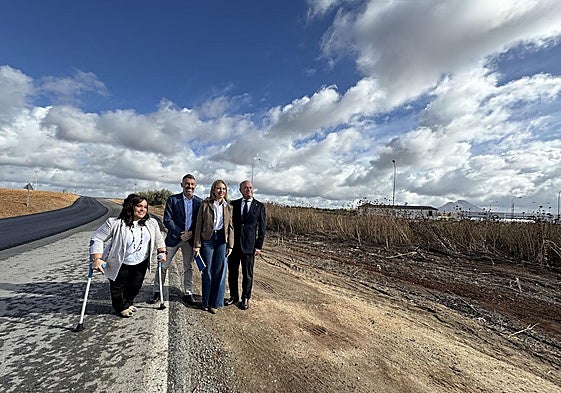Las autoridades provinciales y locales en el tramo en obras