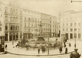 La Fuente de las Tres Gracias, en su emplazamiento original de la plaza de la Constitución