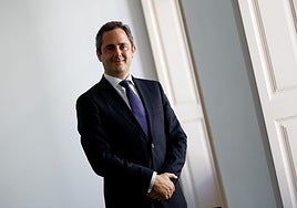 Ángel Diego González posa en las oficinas que Abante tiene en la calle Larios de Málaga.