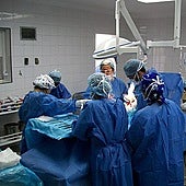 Andalucía lidera la reducción nacional de las listas de espera quirúrgicas con un descenso del 20,7%