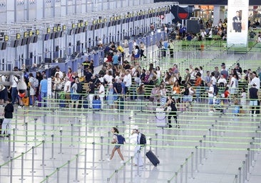 Duras críticas del subdelegado en Málaga a la iniciativa del PP de congelar las tasas aeroportuarias