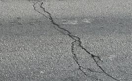 Grietas en la calzada de Cristo de la Epidemia.