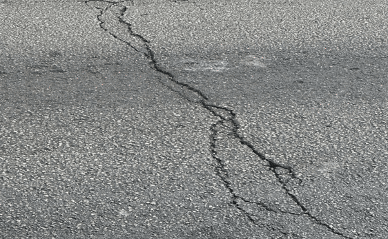 Grietas en la calzada de Cristo de la Epidemia.