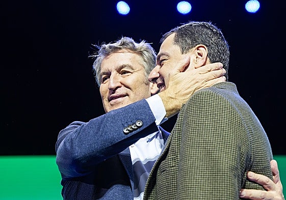 Gesto cariñoso de Feijóo a Moreno durante la clausura.