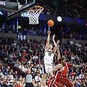 Saint-Supéry, lanzando un tiro con Gonzaga.