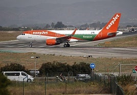 Avión de Easyjet, estacionado en el aeropuerto de Málaga.