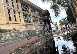 Carril bici junto a los Baños del Carmen.