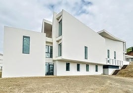 Imagen del exterior del nuevo edificio construido en el barrio del Pilar de Vélez-Málaga.