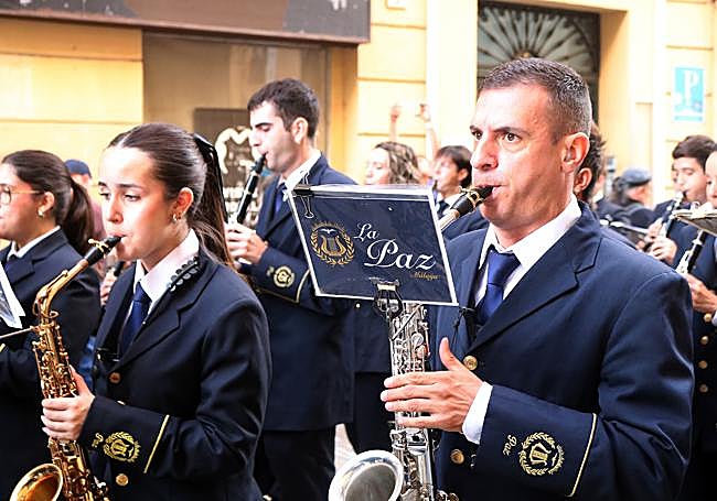 Músicos de la banda de La Paz, que se estrenará en la Semana Santa de Sevilla.