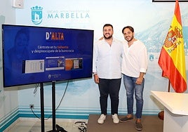 El concejal de Juventud, Alejandro González, ha presentado la iniciativa junto a su impulsor, Miguel Ortiz.