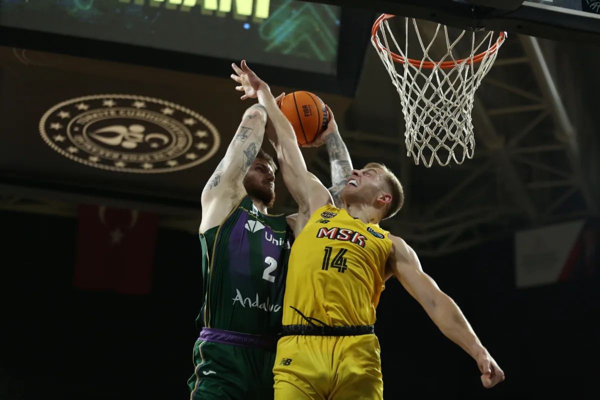 La victoria del Unicaja en la pista del Mersin turco, en imágenes