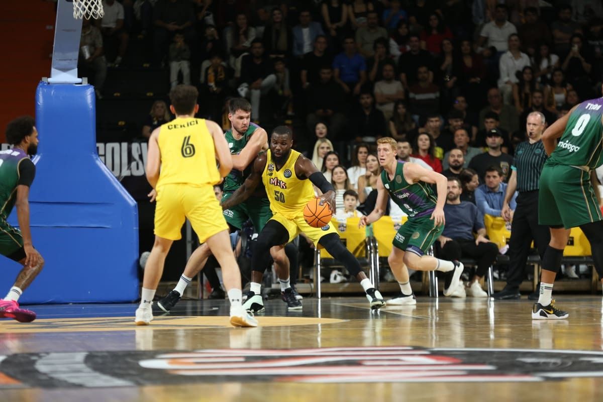 La victoria del Unicaja en la pista del Mersin turco, en imágenes