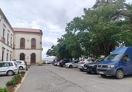 Zona de aparcamiento en el centro de Ronda.