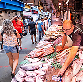 Un puesto de pescado del mercado de Atarazanas.