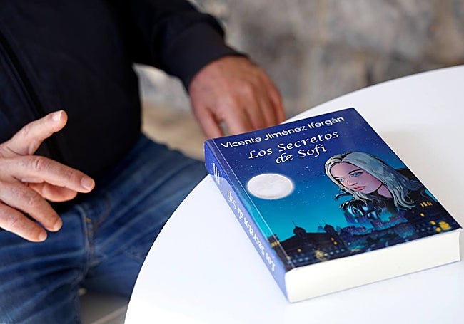 El libro 'Los secretos de Sofi' narra la relación de Jiménez Ifergán con una joven ucraniana.
