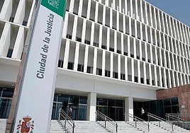 El calvario de una joven de 19 años a la que su exnovio empujó por la ventana en Málaga