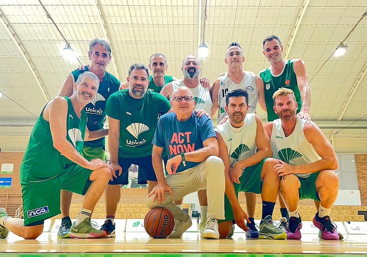 Pedro Ramírez y algunos veteranos del Unicaja.