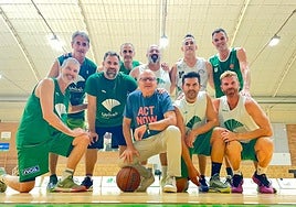 Pedro Ramírez y algunos veteranos del Unicaja.