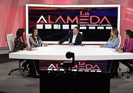 Rosa del Mar Rodríguez, Elisa Pérez de Siles, Manolo Castillo, Yolanda Gómez y Toni Morillas, en el plató de 'La Alameda'.
