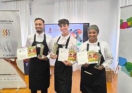 De izquierda a derecha, el primero, el segundo y el tercer ganador.