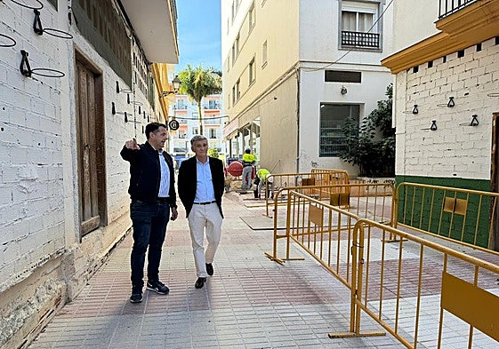 El teniente de alcalde de San Pedro Alcántara, Javier García, ha visitado los trabajos.