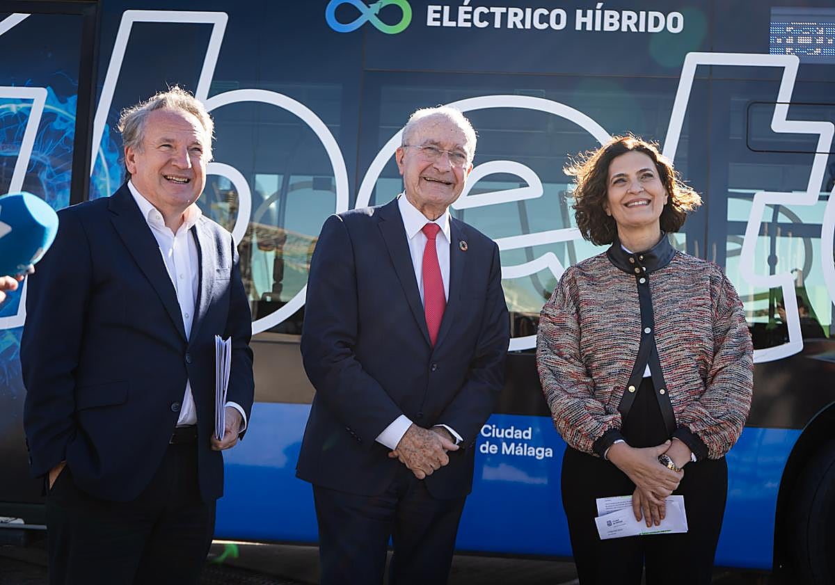 Imagen principal - Así son los diez nuevos autobuses eléctrico-híbridos que circularán en las líneas de la EMT