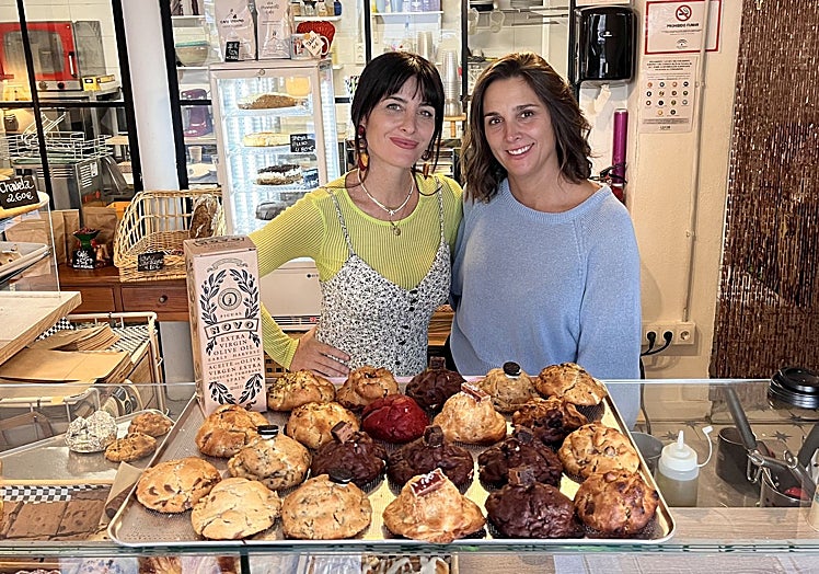 Rocío Bonilla y Paula García Casas, en el obrador de Los Boliches.