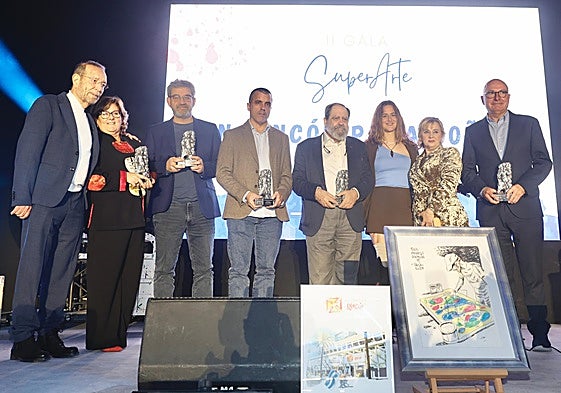 Los premiados en la gala 'Super Arte', celebrada este pasado jueves en Torre del Mar.