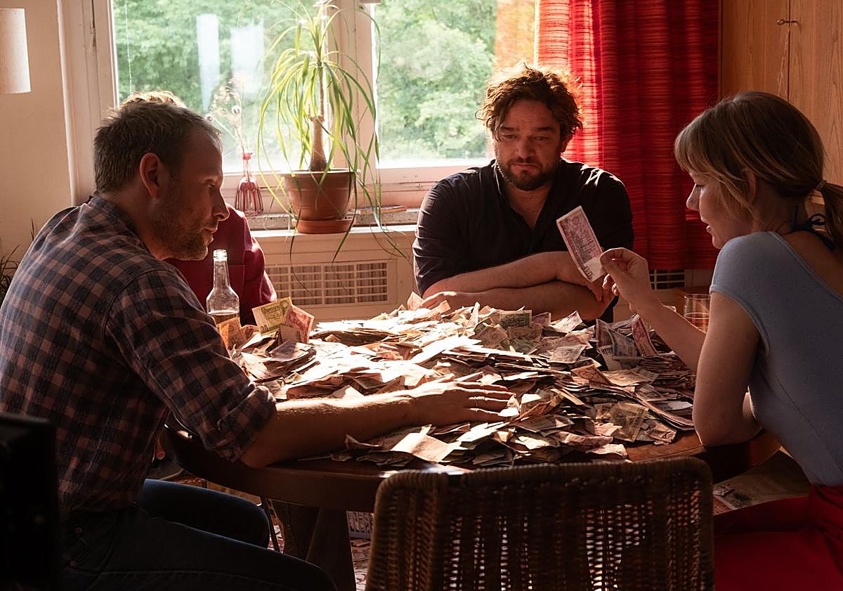 Imagen principal - Cómo los alemanes del Este engañaron a los del Oeste: divertida estafa con un reparto estelar alemán