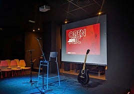 Escenario abierto al público en la tarde de micro abierto del MIMMA.