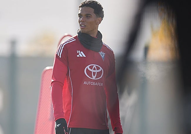 Etienne Eto'o, el hijo del mítico Samuel Eto'o, uno de los jugadores cedidos del Mirandés esta temporada.