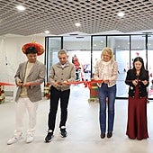 Inauguración del primer establecimiento con el que ha reabierto el centro comercial.