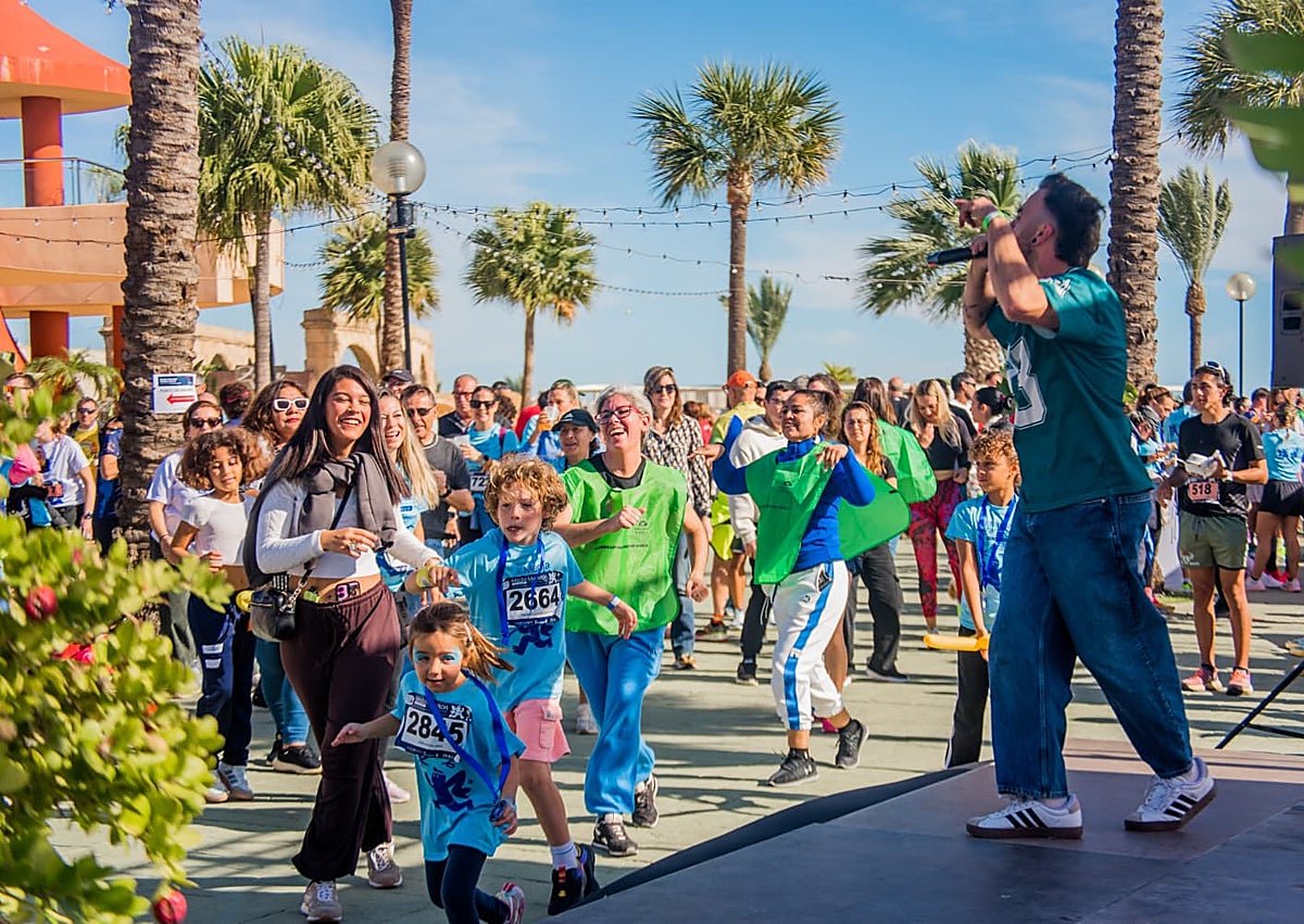 Imagen secundaria 1 - Un décimo aniversario de récord para la Media Maratón Holiday World