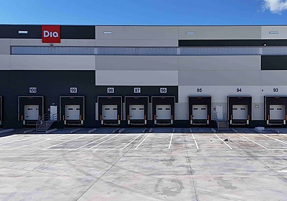 Centro logístico de la cadena DIA como el que se va a construir en el Puerto Seco.